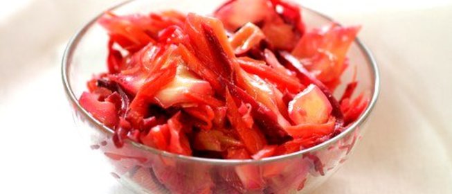 Тушеная красная капуста с яблоками и хересным уксусом