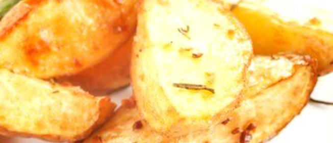 Жареный картофель с чесноком