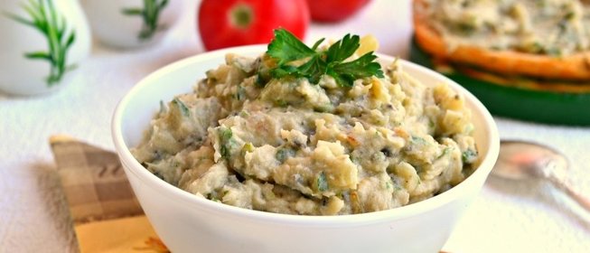 Паштет из фасоли с луком и оливками