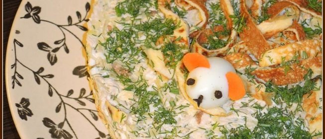 Салат с капустой и блинчиками