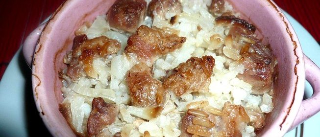 Рисовая каша с мясом в горшочке