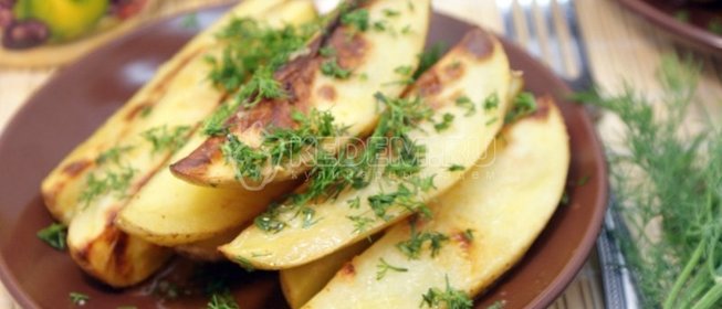 Молодой картофель с укропом и чесноком