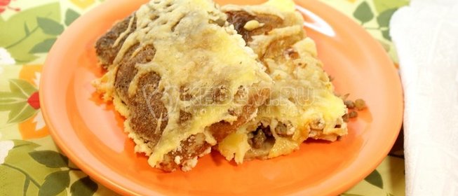 Запеченные блинчики с мясом и грибами