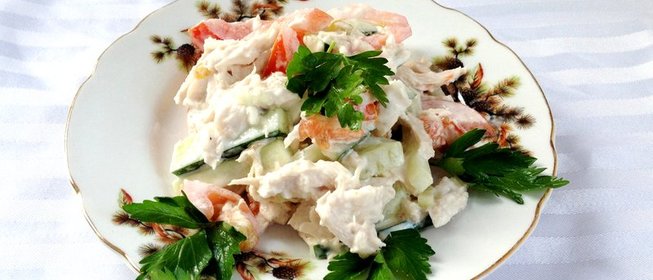 Салат с куриной грудкой и чесноком