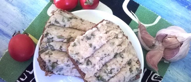 Паштет из фасоли и сала