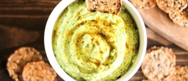 Чесночно-овощной хумус со свежей зеленью