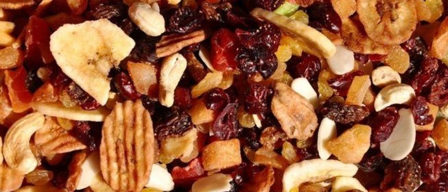 Микс из ягод и сухофруктов