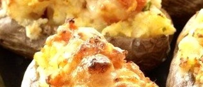 Запеченый картофель с гаудой и сметаной