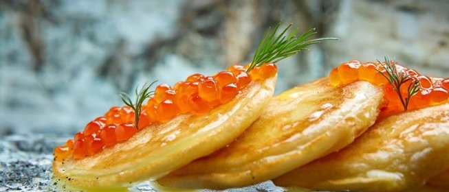Ржаные блины с икрой