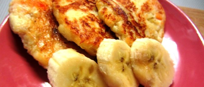 Сырники с бананом, курагой и ванильным сахаром