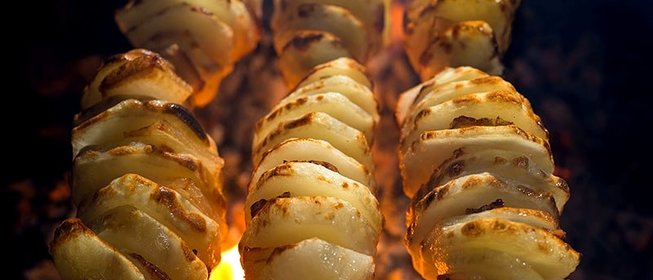 Картошка с салом на шампурах