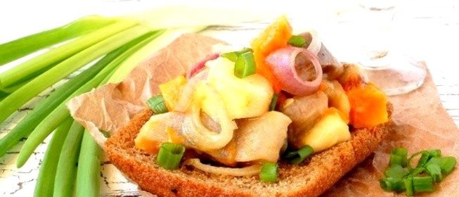 Закуска из сельди, тыквы и яблок