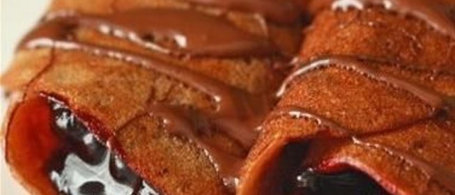 Вкусные блинчики шоколадные с черникой