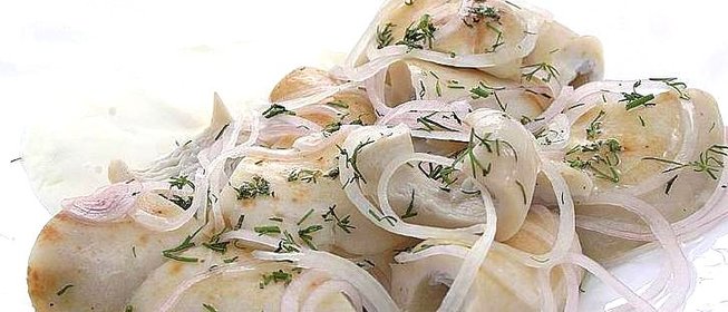 Грузди соленые со сметаной