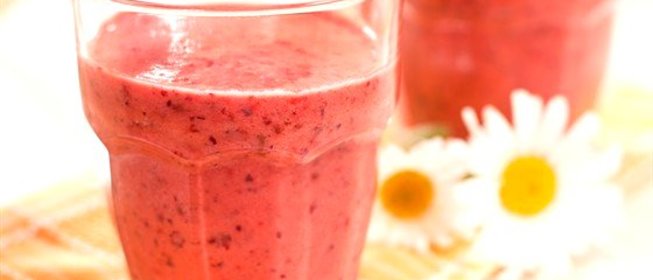 Ягодный смузи из клюквы и ежевики