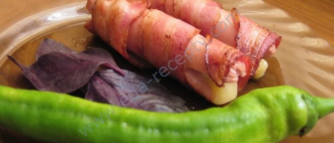 Сосиски с сыром и беконом