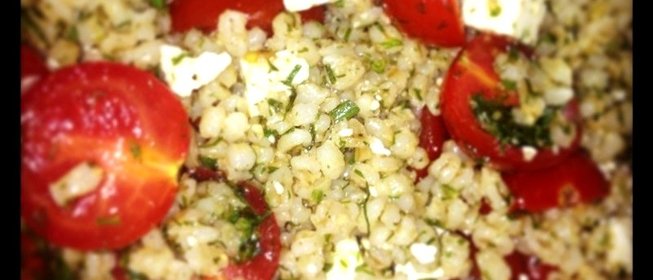 Перловка с фетой, томатами и укропом