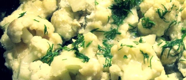 Цветная капуста с яйцами и зеленью