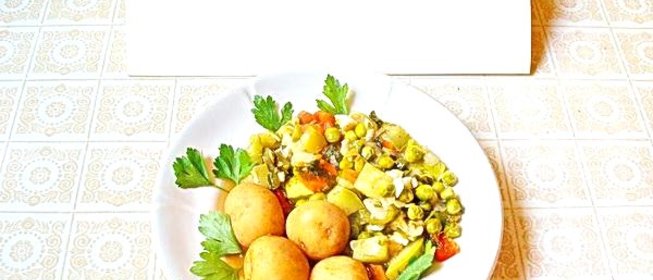 Рагу из молодых летних овощей с картофелем отварным