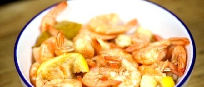 Отварные сырые креветки