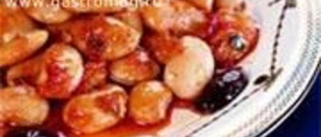 Гигантес яхни (рагу из гигантской фасоли)