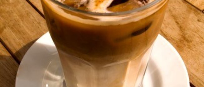 Ледяной кофе с имбирем и корицей