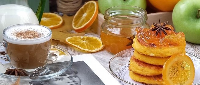 Сырники с морковью и пряным цитрусовым соусом с апельсинами и кумкватами