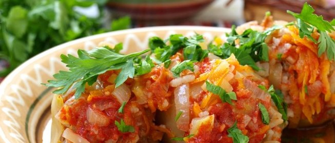 Фаршированный перец с начинкой из мясного фарша и кабачка