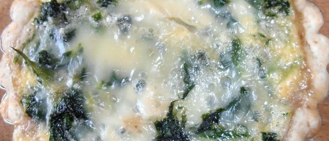 Ореховая тарталетка с горгонзолой и шпинатом