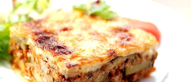 Мусака с соусом Бешамель