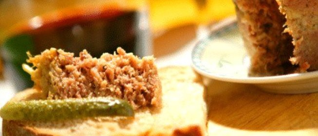 Яичный паштет с корнишонами