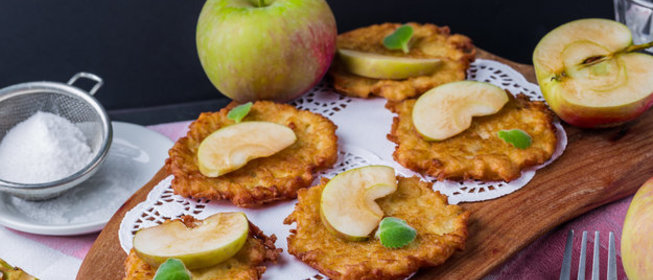 Фисташковые оладьи с финиками