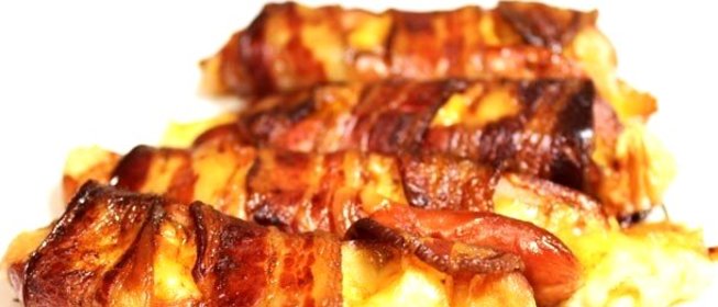 Сардельки фаршированные в беконе