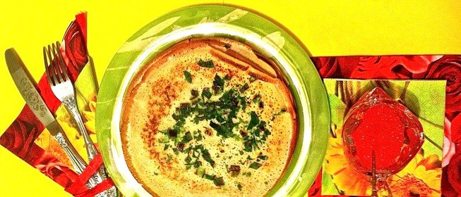 Блины на кефире с припёком из зелени