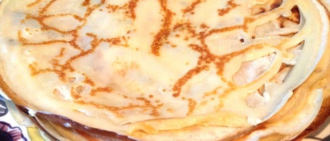 Тонкие блины со сливочным маслом