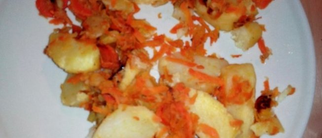 Картофель по‑деревенски с яблоками и морковью