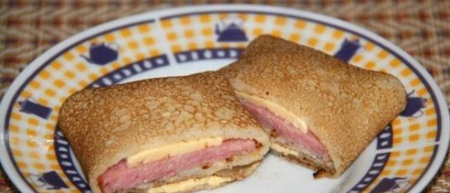 Блинчики с копченой колбасой