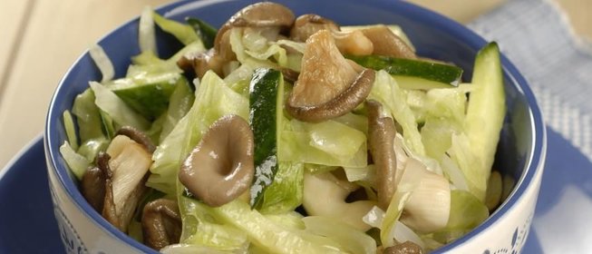 Салат с курицей и помидорами