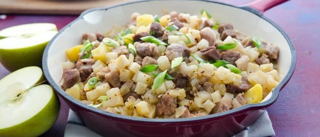 Рагу из свинины с сельдереем и яблоками