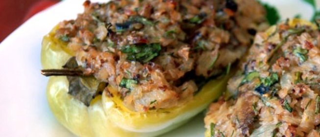 Перец, фаршированный гречкой и грибами