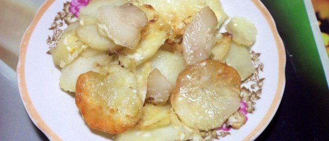 Картошка в духовке с копченым салом