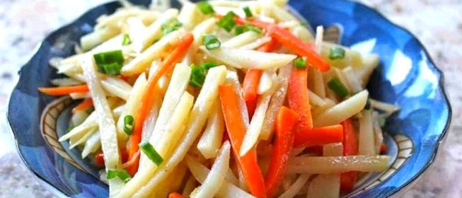 Жареная картошка с луком и морковкой