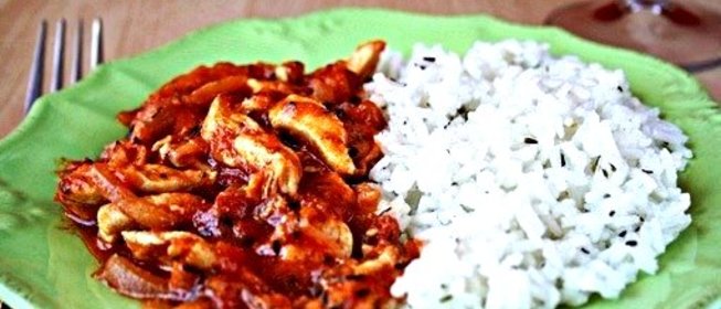 Куриное рагу с помидорами и луком