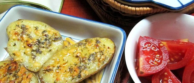 Картофель с чесночной начинкой