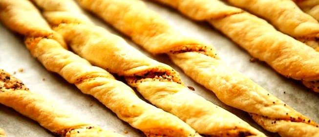 Пряные сырные палочки