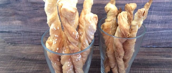 Палочки из слоеного теста