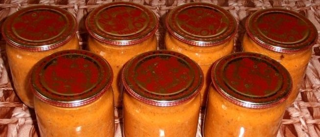 Кабачковая икра с соусом