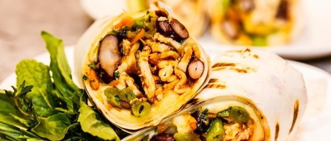 Буррито с овощами и пряным филе