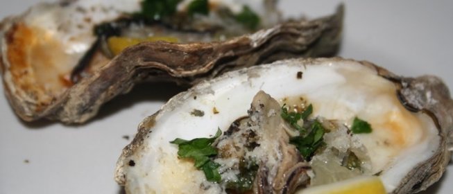 Устрицы, запечнные с пармезаном и петрушкой