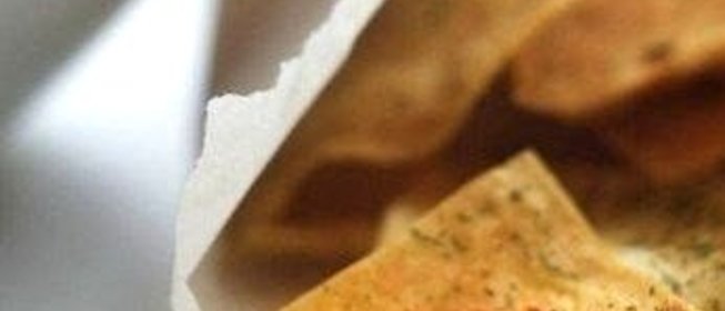 Чесночные чипсы из лаваша